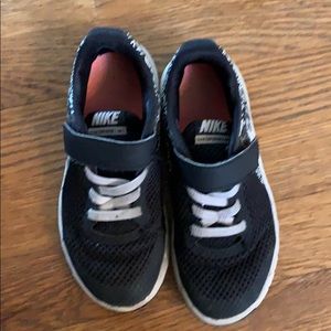 Girls Nike Velcro sneakers